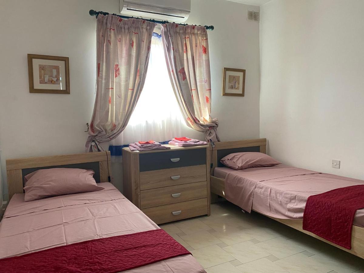 Sea Front Apartment At Mellieha Bay, Malta! Luaran gambar